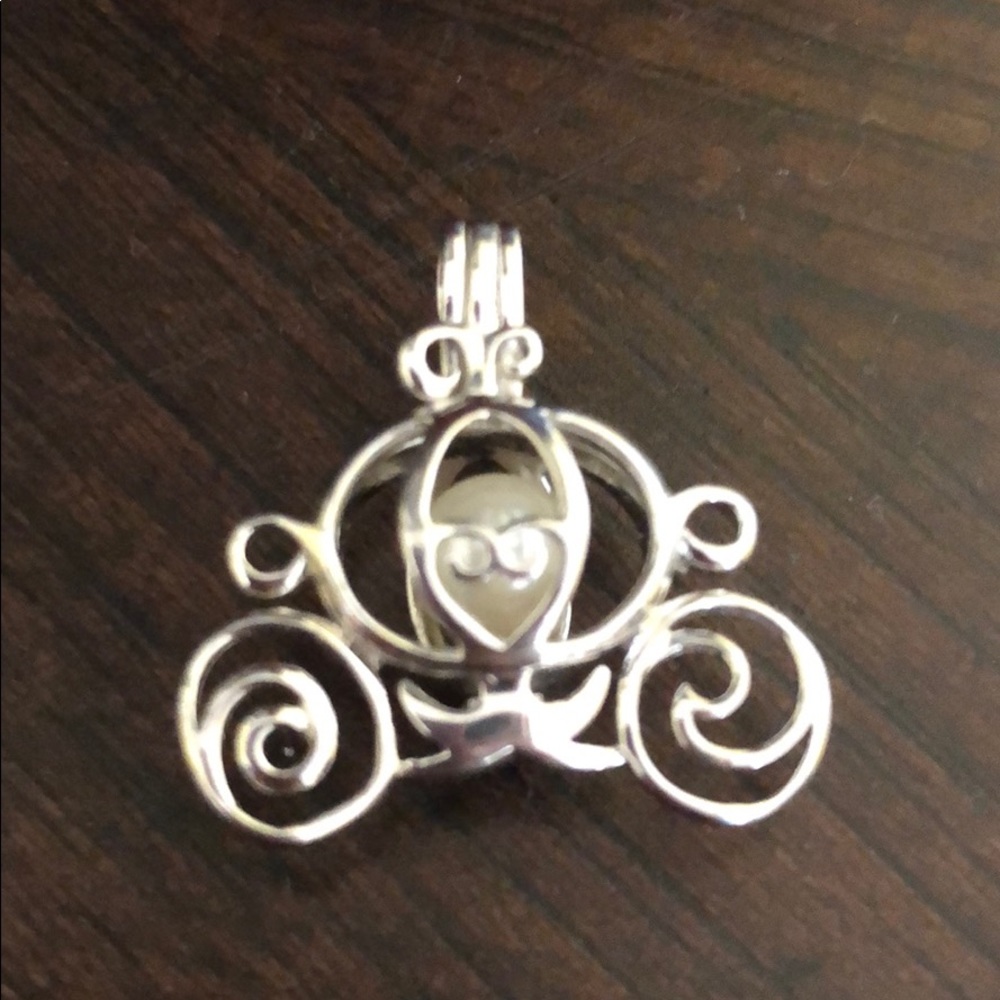 Fairytale Carriage with pearl charm